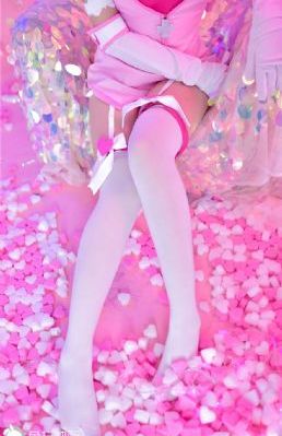 红衣小女孩